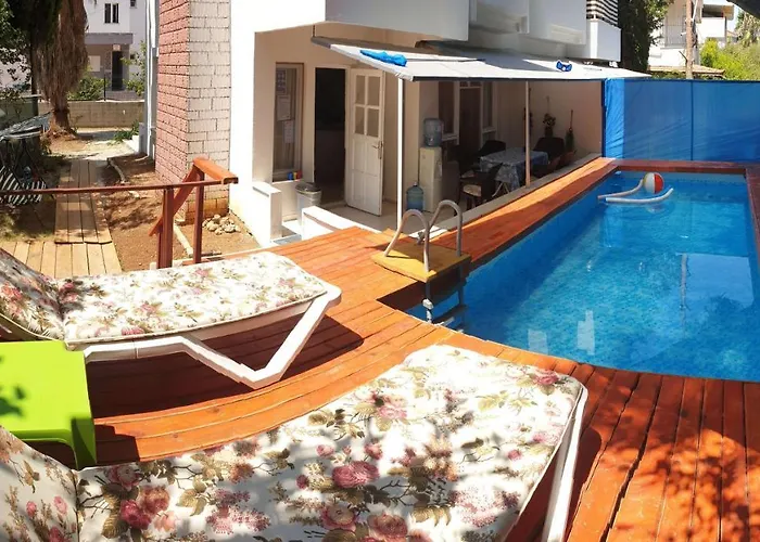 Elit1 12plus Beds Full Triplex In Golf Area With Private Pool & Garden Wifi Netflix Full Kitchen & Bed Equipments Air Conditions Free Parking Villa *