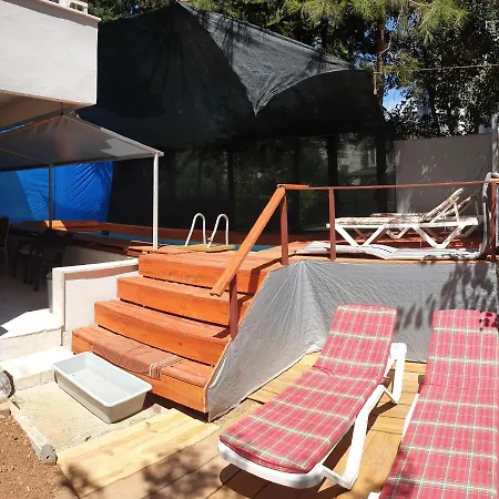 Elit1 10 Beds Full Triplex In Golf Area With Private Pool & Garden Wifi Netflix Full Kitchen & Bed Equipments Air Conditions Free Parking *