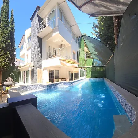 Elit1 12plus Beds Full Triplex In Golf Area With Private Pool & Garden Wifi Netflix Full Kitchen & Bed Equipments Air Conditions Free Parking