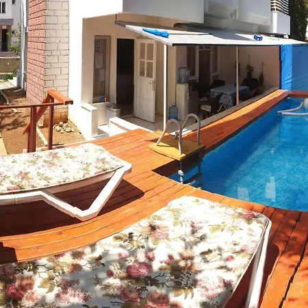 Elit1 10 Beds Full Triplex In Golf Area With Private Pool & Garden Wifi Netflix Full Kitchen & Bed Equipments Air Conditions Free Parking Villa *